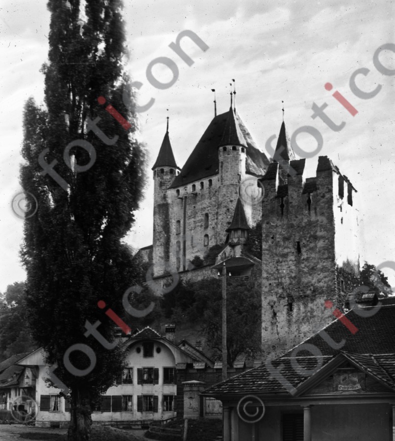 Thun. Das Schloß | Thun. The Castle (foticon-simon-023-054-sw.jpg)
